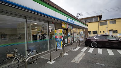 ファミリーマート 大野城仲畑一丁目店