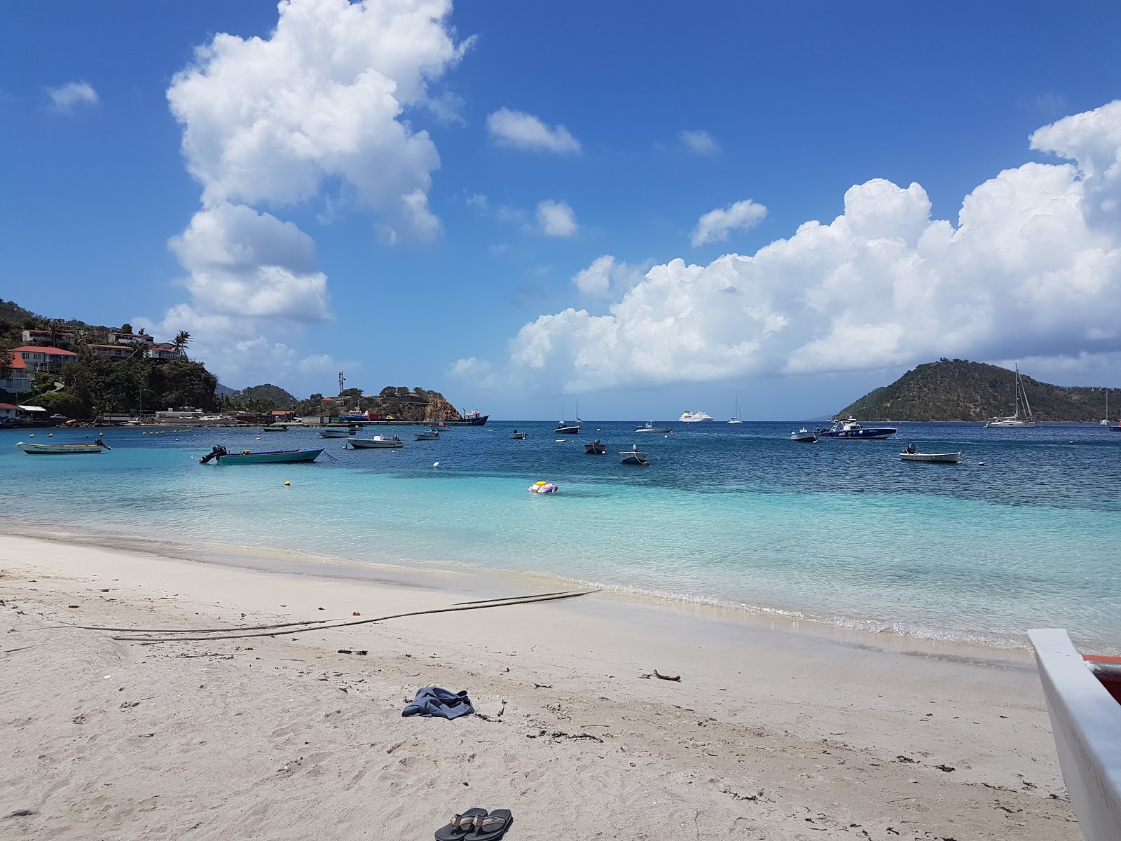 Foto di Anse du Fond Cure Beach - raccomandato per i viaggiatori in famiglia con bambini