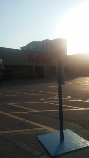 Supermarket «Hy-Vee», reviews and photos, 410 S Riverfront Dr, Mankato, MN 56001, USA