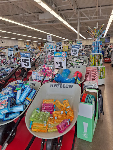 Variety Store «Five Below», reviews and photos, 54 THF Blvd, Chesterfield, MO 63005, USA