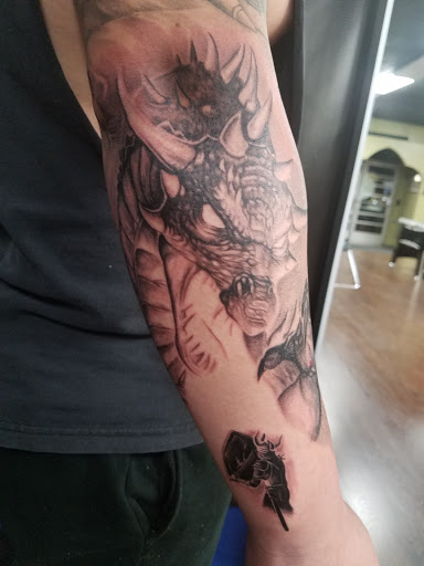 Tattoo Shop «Knucklehead Tattoo Shop», reviews and photos, 5241 W Glendale Ave, Glendale, AZ 85301, USA