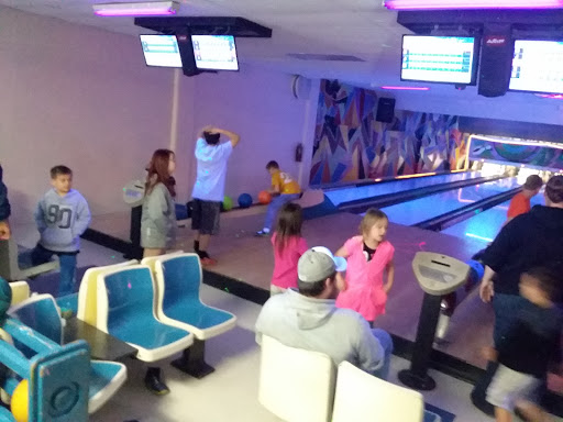 Bowling Alley «Bowl-A-Rena Bowling Lanes», reviews and photos, 200 Baughman Ave, Jeannette, PA 15644, USA