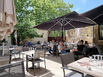 Atmosphère du Restaurant La Cuisine Du Boucher à Saint-Quentin-la-Poterie - n°3