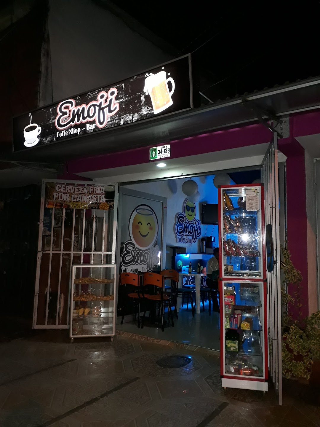 EMOJI COFFEE SHOP BAR