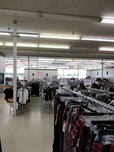 Discount Store «Discount Fashion Warehouse Kettering», reviews and photos, 2836 Wilmington Pike, Kettering, OH 45419, USA