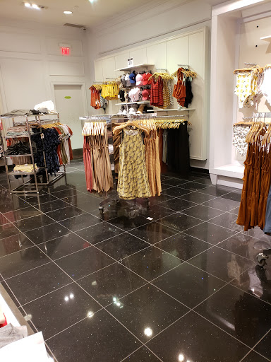 Clothing Store «F21 XXI», reviews and photos, 69 Chestnut St, Beavercreek, OH 45440, USA