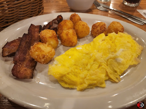 American Restaurant «Cracker Barrel Old Country Store», reviews and photos, 23030 Indian Creek Dr, Sterling, VA 20166, USA