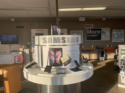 Cell Phone Store «Verizon Authorized Retailer, TCC», reviews and photos, 625 West Chester Pike, Havertown, PA 19083, USA