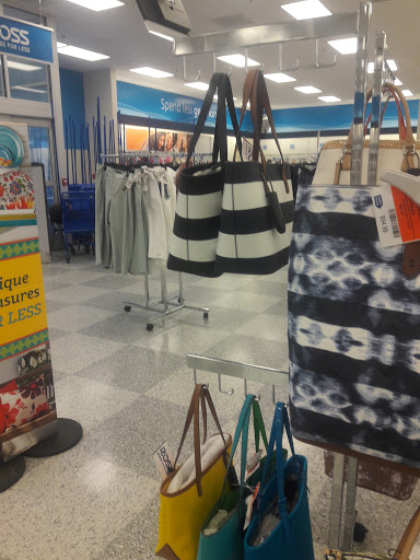 Clothing Store «Ross Dress for Less», reviews and photos, 523 S MacDade Blvd, Holmes, PA 19043, USA