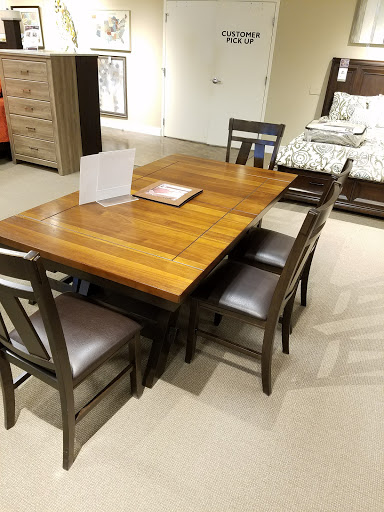 Furniture Store «Becker Furniture World - Northtown», reviews and photos, 304 Northtown Dr NE, Blaine, MN 55434, USA