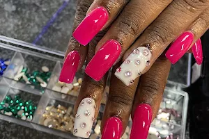 Queens Nails & Spa image
