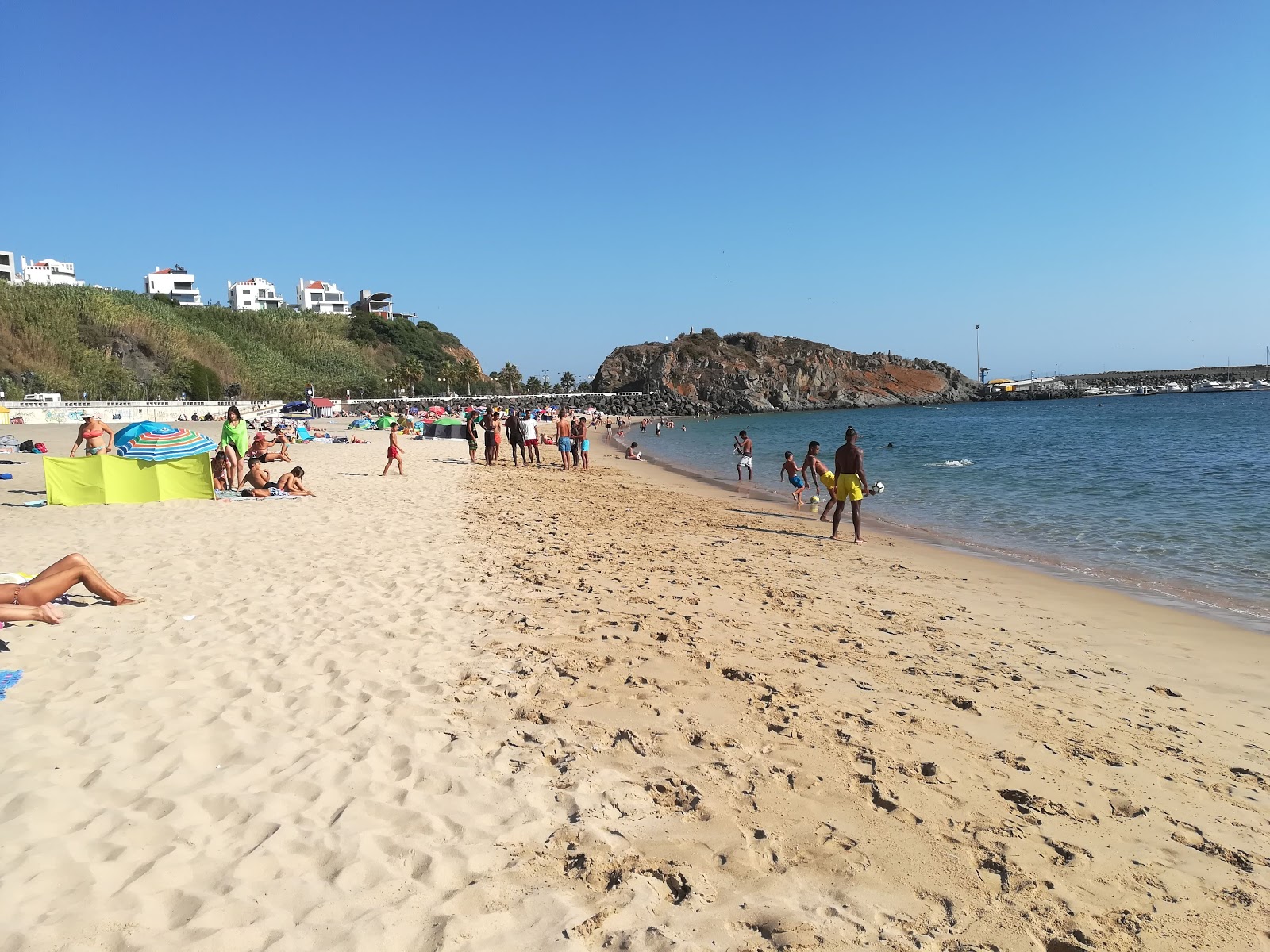 Foto van Praia Vasco da Gama met turquoise puur water oppervlakte
