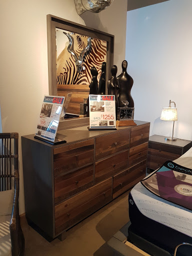 Outlet Store «Rooms To Go Outlet Furniture Store - Grand Prairie», reviews and photos, 2725 TX-360 #100, Grand Prairie, TX 75052, USA