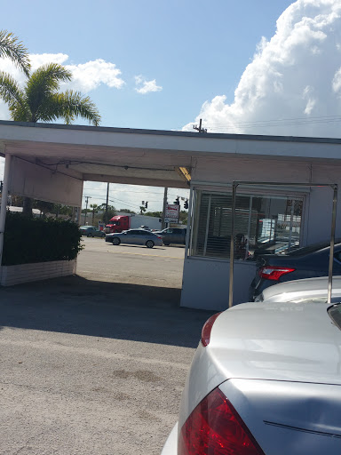 Laundromat «Flamingo Laundry Center Inc», reviews and photos, 4226 20th St, Vero Beach, FL 32960, USA