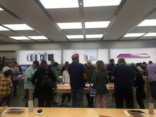 Computer Store «Apple King of Prussia», reviews and photos, 160 N Gulph Rd, King of Prussia, PA 19406, USA