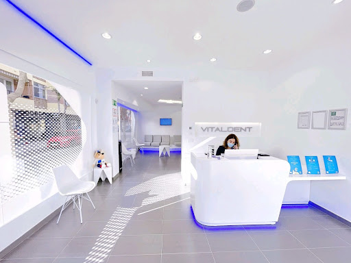 Vitaldent Clínica Dental - Cam. de las Cañadas, 1, 29640 Las Lagunas de Mijas, Málaga