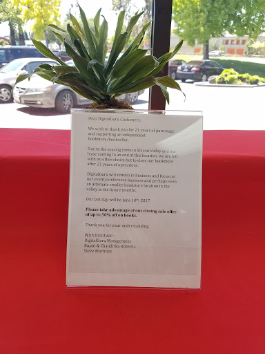 Book Store «DigitalGuru Technical Bookshop», reviews and photos, 546 Lawrence Expy, Sunnyvale, CA 94085, USA