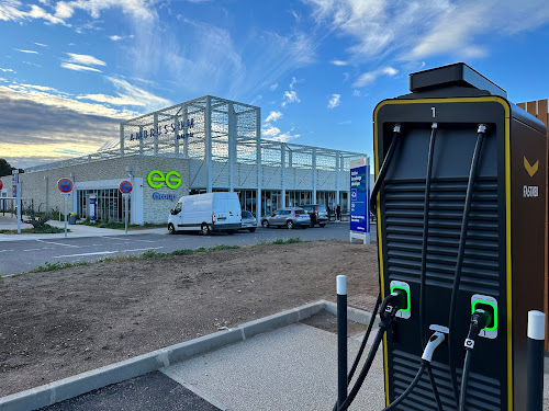 Borne de recharge de véhicules électriques Fastned Station de recharge Villetelle
