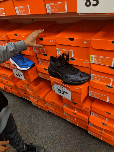 Shoe Store «Shoe Carnival», reviews and photos, 3247 N Pleasantburg Dr, Greenville, SC 29609, USA