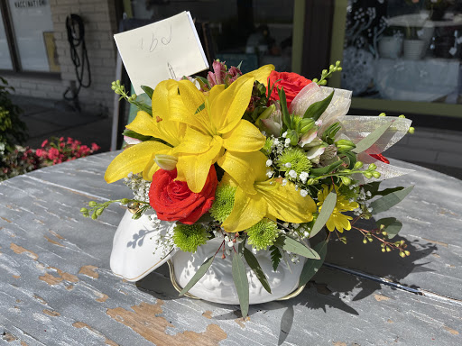 Florist «Country Cousins Flower shop», reviews and photos, 841 E Whittier Blvd, La Habra, CA 90631, USA