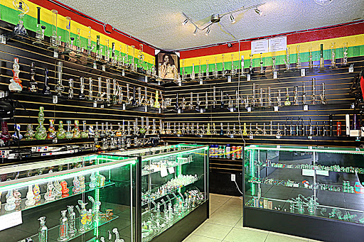 Tobacco Shop «Smokeyz Smoke Shop», reviews and photos, 410 Euclid St #7, Anaheim, CA 92802, USA