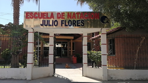 Escuela De Natacion Julio Flores