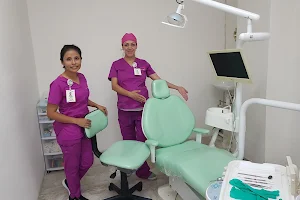 Al Dente Clínica Dental & Farmacia image