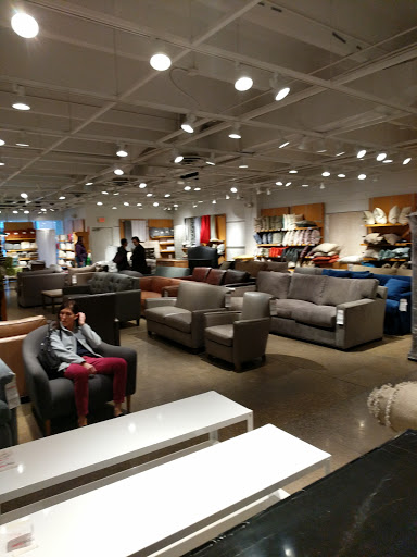 Furniture Store «Crate and Barrel Outlet», reviews and photos, 1700 Prince St, Alexandria, VA 22314, USA