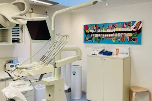 Tandartspraktijk Das Dental image