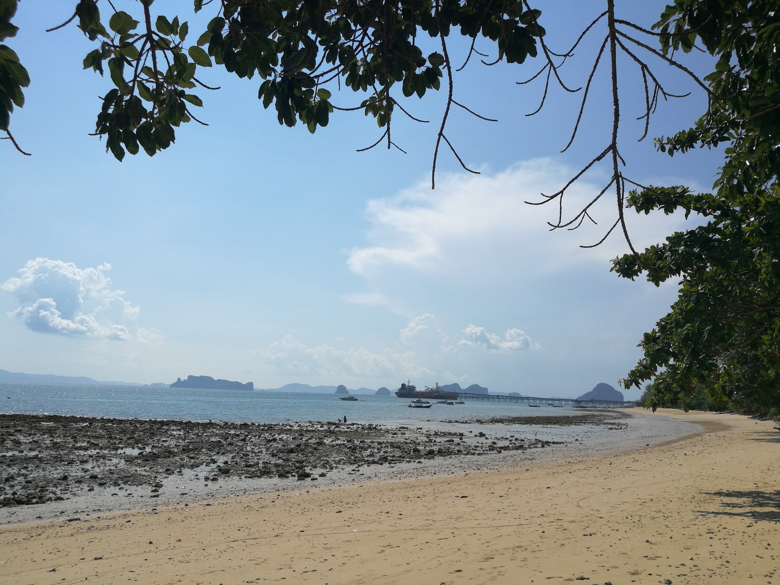 Photo of Koh Kwang Beach with long straight shore