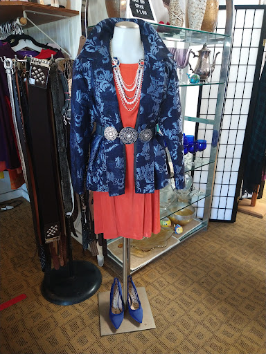 Thrift Store «St James Thrift Shop», reviews and photos, 817 Academy Dr, Solana Beach, CA 92075, USA