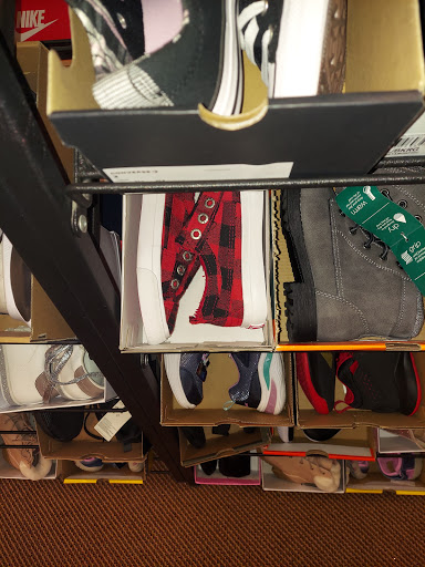 Shoe Store «Famous Footwear», reviews and photos, 1816 Hilliard Rome Rd, Hilliard, OH 43026, USA