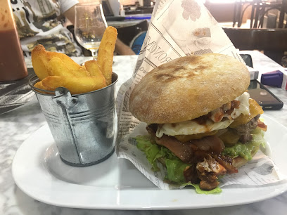 Burger Bar - dentro de la plaza, Avenida del Ejército, C. Vereda del Melero, 7, 28500, Madrid, Spain