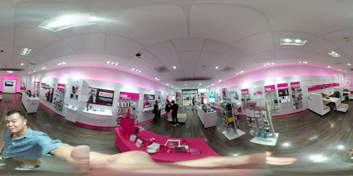 Cell Phone Store «T-Mobile», reviews and photos, 8668 Colesville Rd, Silver Spring, MD 20910, USA
