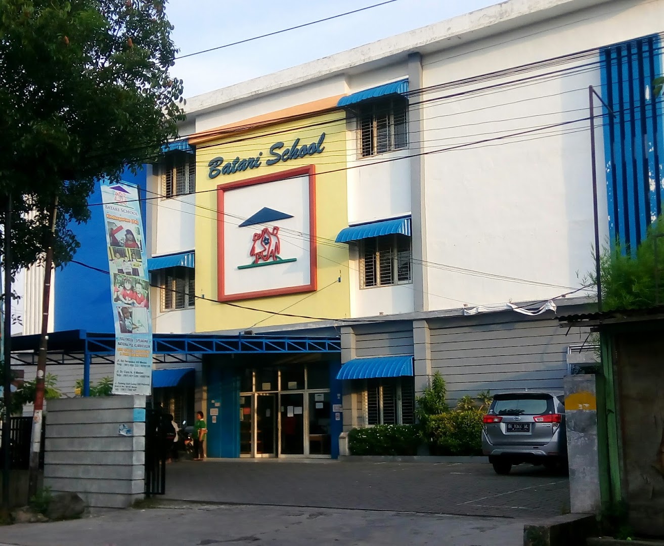 Gambar Batari School