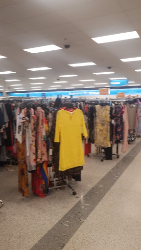 Clothing Store «Ross Dress for Less», reviews and photos, 1241 Point Mallard Pkwy, Decatur, AL 35601, USA