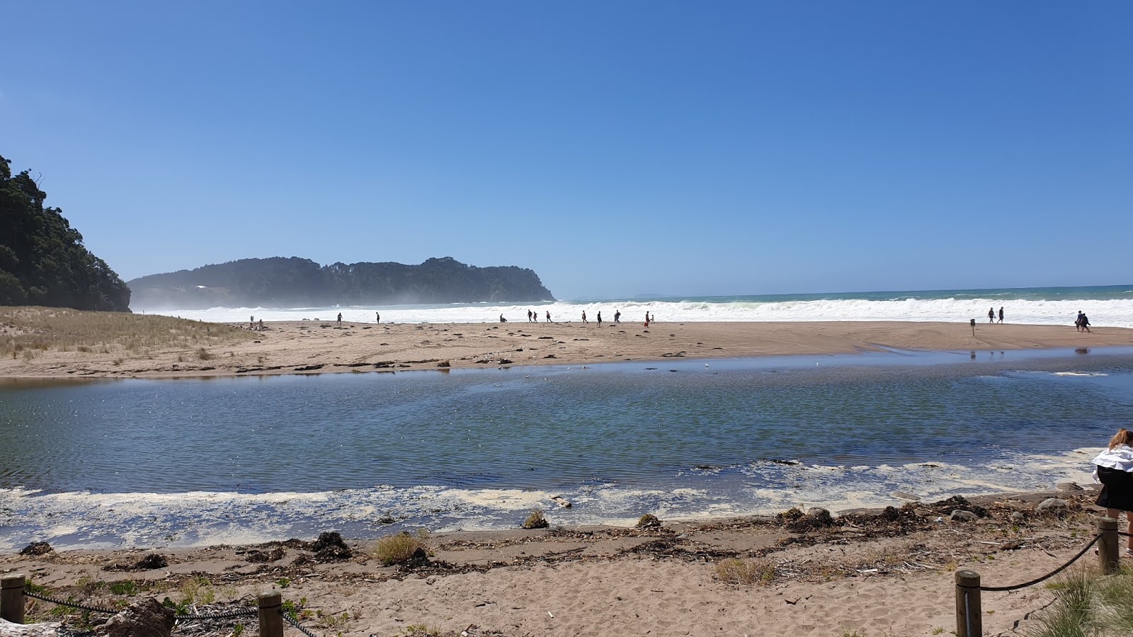 Fotografie cu Hot Water Beach - locul popular printre cunoscătorii de relaxare