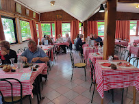 Atmosphère du Restaurant français Auberge du Lac à Saint-Fargeau - n°5