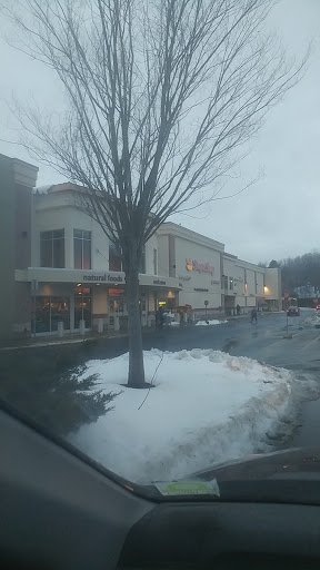 Grocery Store «Super Stop & Shop», reviews and photos, 200 New Hartford Rd, Winsted, CT 06098, USA
