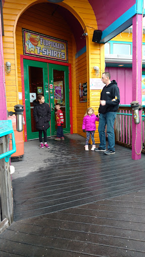 Restaurant «Fudpuckers Beachside Bar & Grill», reviews and photos, 20001 Emerald Coast Pkwy, Destin, FL 32541, USA