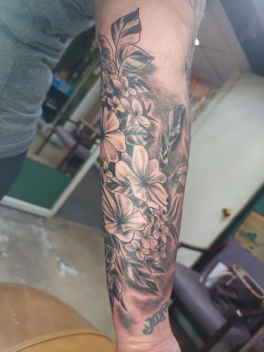 Explore ideas girly pretty hand tattoos, creative tattoo ideas in Odessa, available at Little Dragon Tattoos Studio