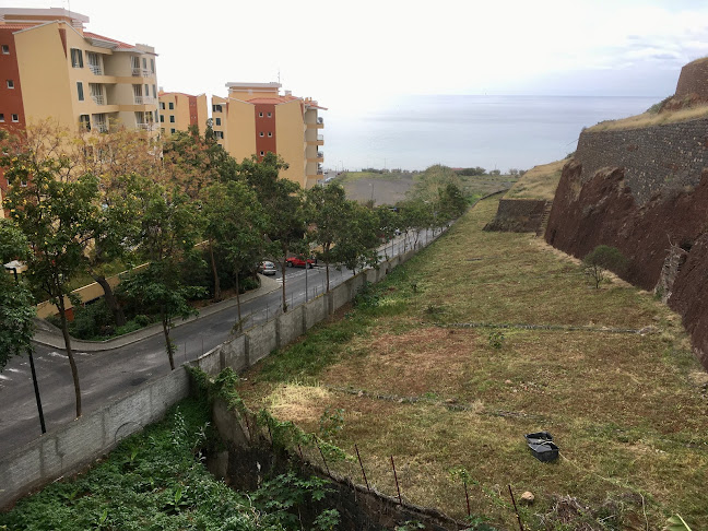 Madeira, Serpentinen zum Aussichtsplateau - Funchal