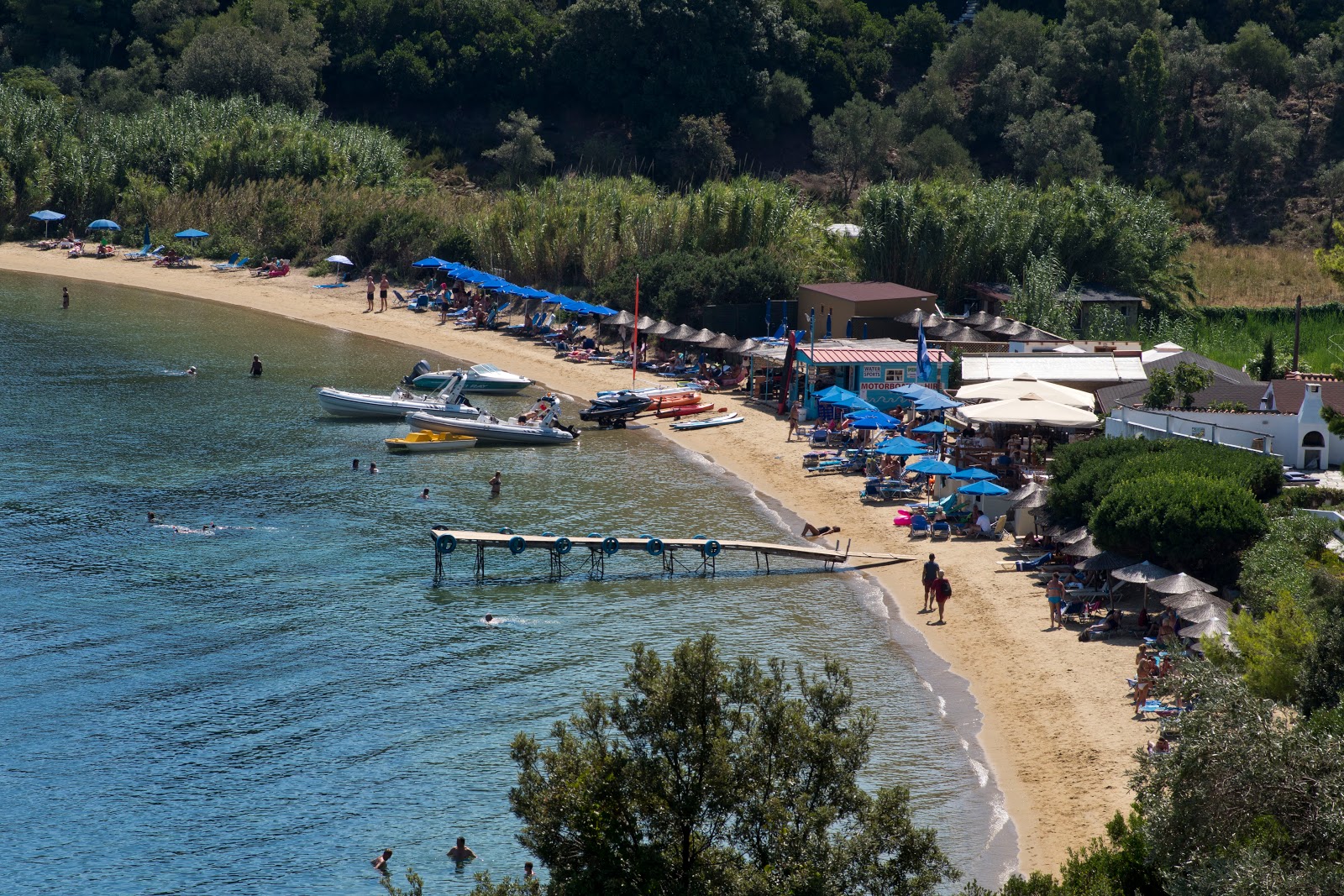 Foto de Kanapitsa beach com alto nível de limpeza