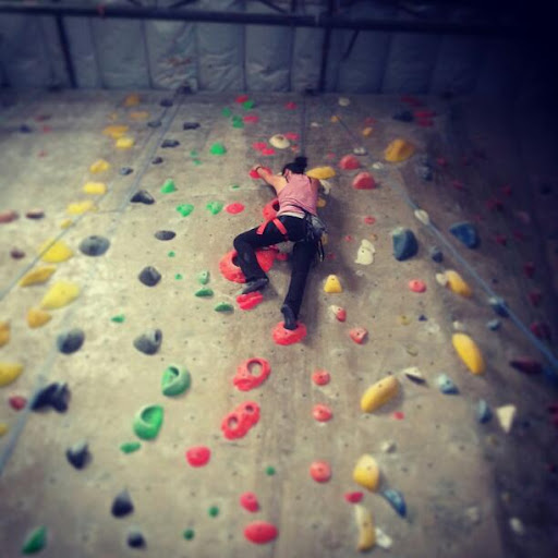Rock Climbing Gym «Hangar 18 Indoor Climbing Gym - Riverside», reviews and photos, 6935 Arlington Ave, Riverside, CA 92503, USA