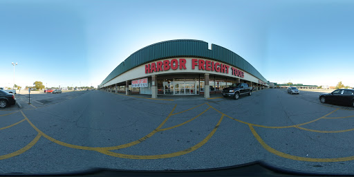 Shopping Mall «Southland Terrace Shopping Center», reviews and photos, 3971 7th Street Rd, Louisville, KY 40216, USA