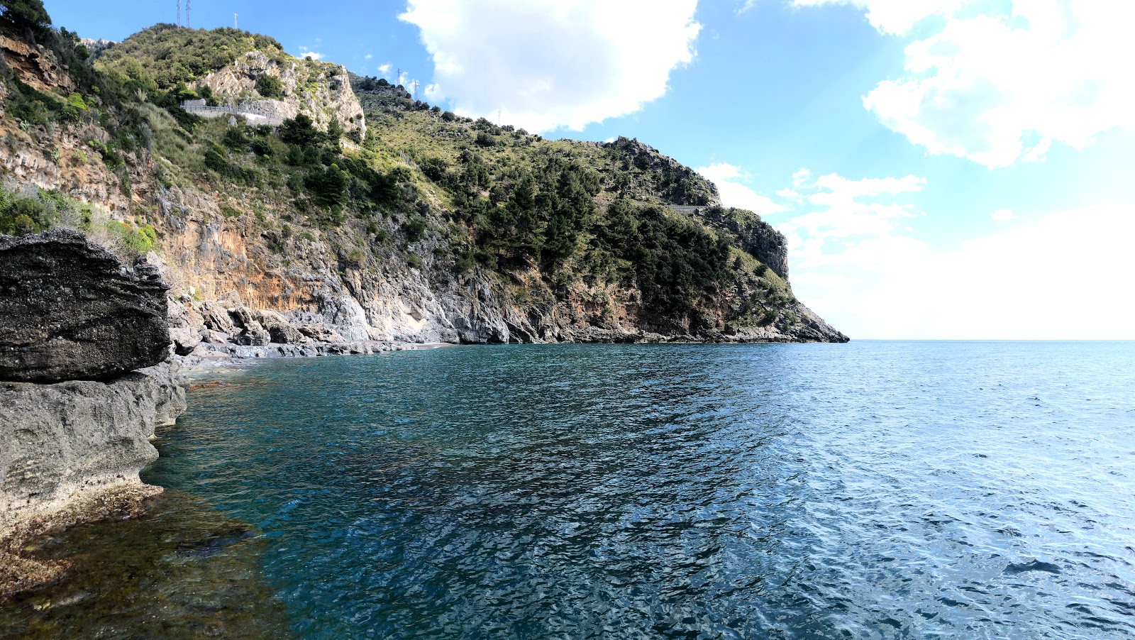 Foto von Cersuta beach mit blaues wasser Oberfläche