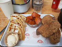 Plats et boissons du Restaurant de cuisine américaine moderne Gumbo Yaya Chicken and Waffles à Paris - n°8