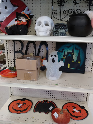 Thrift Store «Goodwill - Glendale», reviews and photos, 1622 W Glenoaks Blvd, Glendale, CA 91202, USA