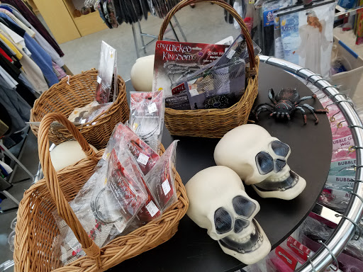 Thrift Store «Out of the Closet - Fort Lauderdale», reviews and photos, 1785 E Sunrise Blvd, Fort Lauderdale, FL 33304, USA