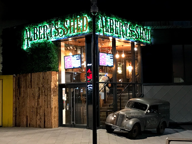 Albert's Shed Southwater - Night club